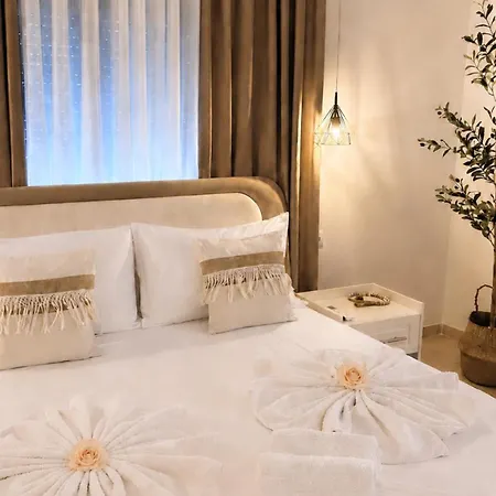 Zisi - Private En-suite * Gjirokastra