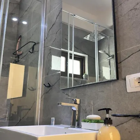 Zisi - Private En-suite