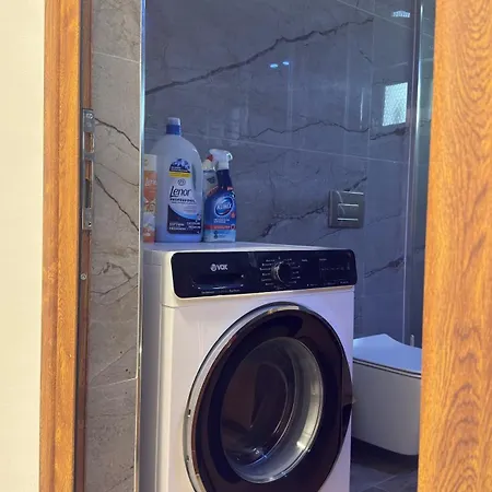 Zisi - Private En-suite *